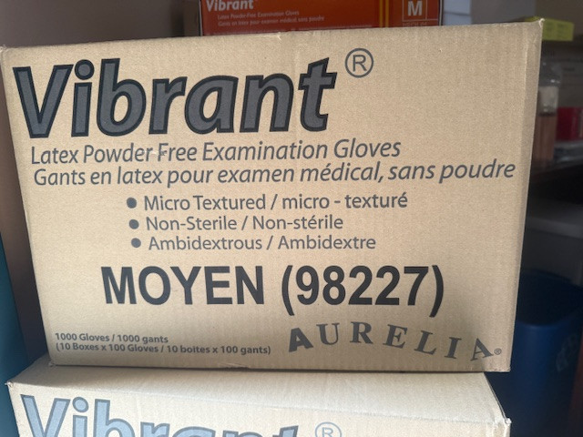Vibrant Latex Powder Free Gloves 100/Box dans Santé et besoins spéciaux  à Ville de Montréal