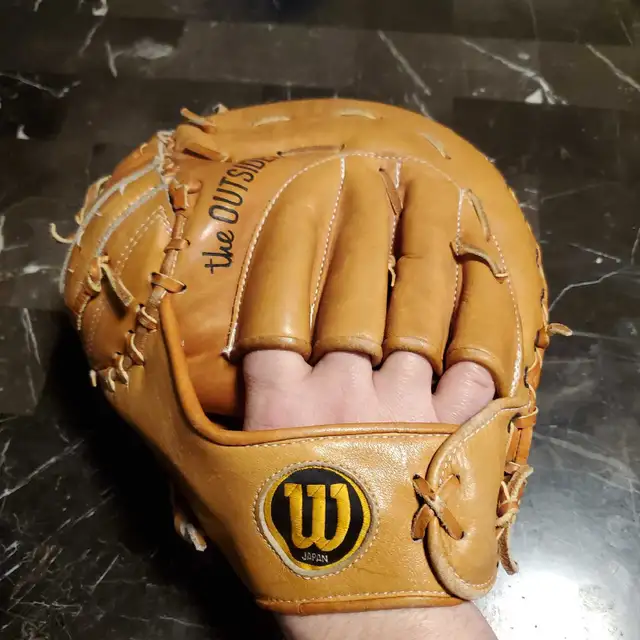 WILSON First Base Glove Baseball Glove in Baseball & Softball in Barrie - Image 6