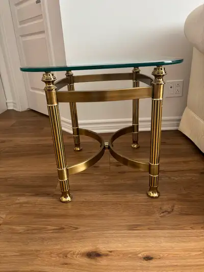 Deux tables de salon en laiton, View more