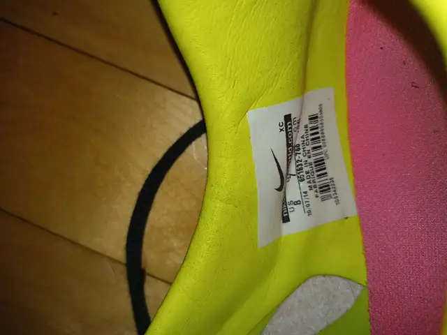 Nike soccer cleats & 2 sets of shin pads - Women's size 8 in Soccer in Dartmouth - Image 7