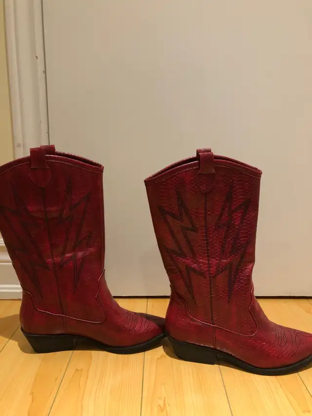 New Red/Rouge woman’s cowboy boots size 8 in Women's - Shoes in City of Toronto - Image 3