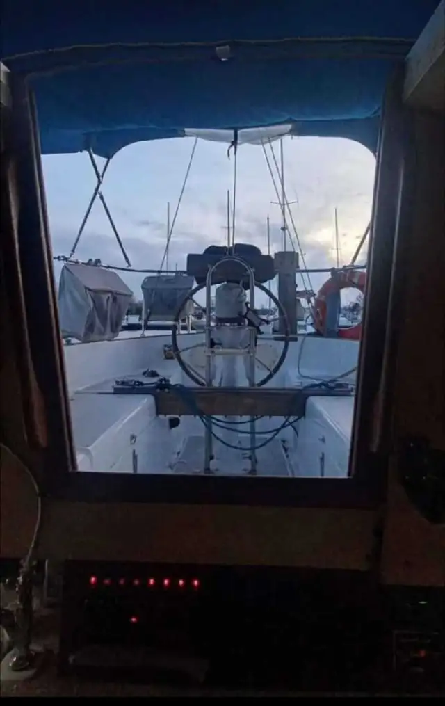 C&C 30 MK 1 sailboat includes a10ft dingy in Sailboats in St. Catharines - Image 5