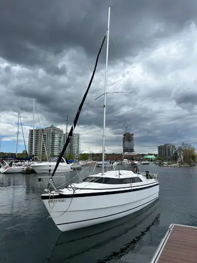 Best of both worlds. A water ballast sailboat powered by a new 25HP Mercury. Custom MacGregor traile...