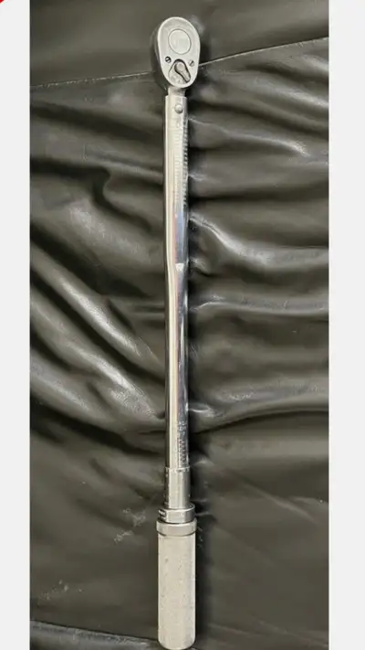 Offering a used Snap-On Torque Wrench, a reliable tool for precision tightening, ensuring accuracy i...