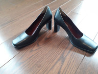 Ladies shoes, sizes 8, 9 and 9.5 CAD
