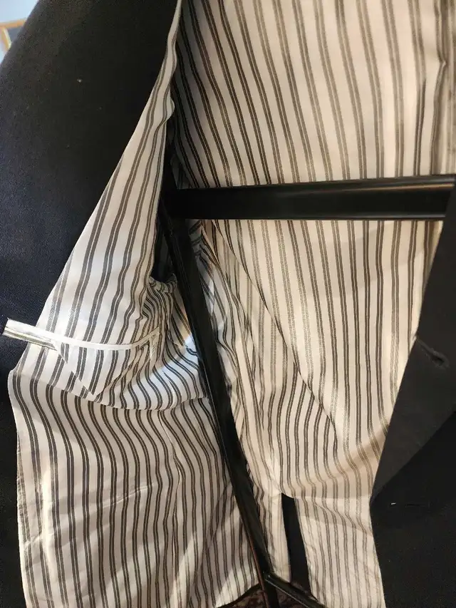 Club Monaco Blazer 40 in Men's in City of Toronto - Image 3