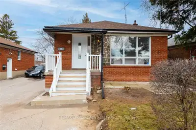 2 Bed room Basement in Charming Detached Home . Separate Entrance . Kitchen , Quartz Counter tops an...