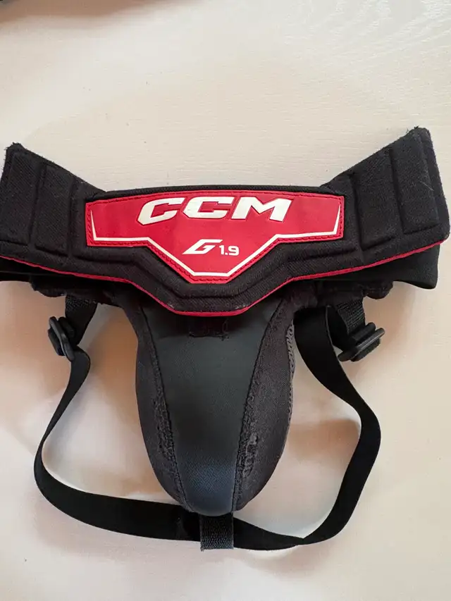 Coquille gardien de but CCM G1.9 in Hockey in Laval / North Shore - Image 2
