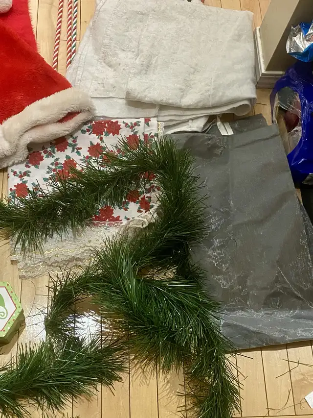 lots of Christmas decorations in Holiday, Event & Seasonal in Calgary - Image 11