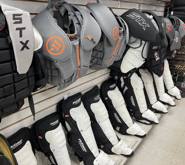 Box lacrosse goalie chest protector leg guard stick helmet Jr Sr in Lacrosse in Oakville / Halton Region - Image 2
