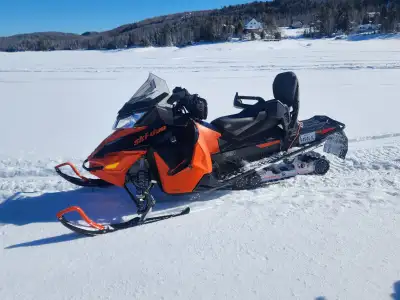 À vendre – Ski-Doo Renegade 900 ACE Adrenaline 2016 – 137” Motoneige Trail polyvalente, moteur 900 A...