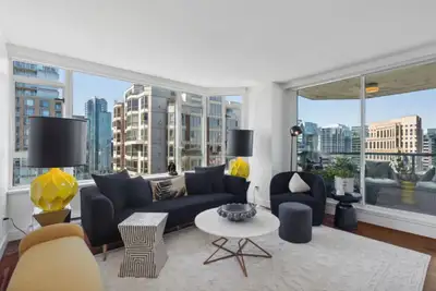 Luxury Furnished Bedroom & Private Bathroom in Yaletown! Available Sept 1st! 3-5 month Sublet * Sub...