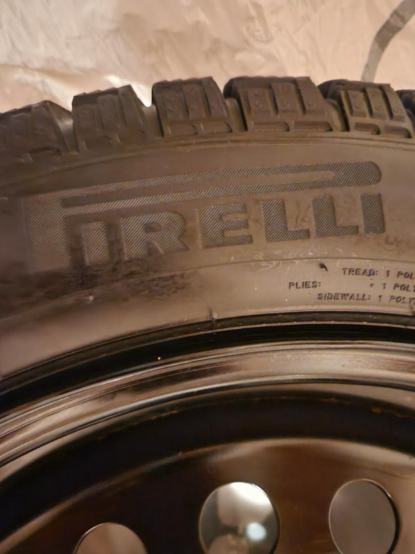 Pirelli Winter Ice Zero FR 225/50 R17 98 H Tire Set in Tires & Rims in Kitchener / Waterloo - Image 3