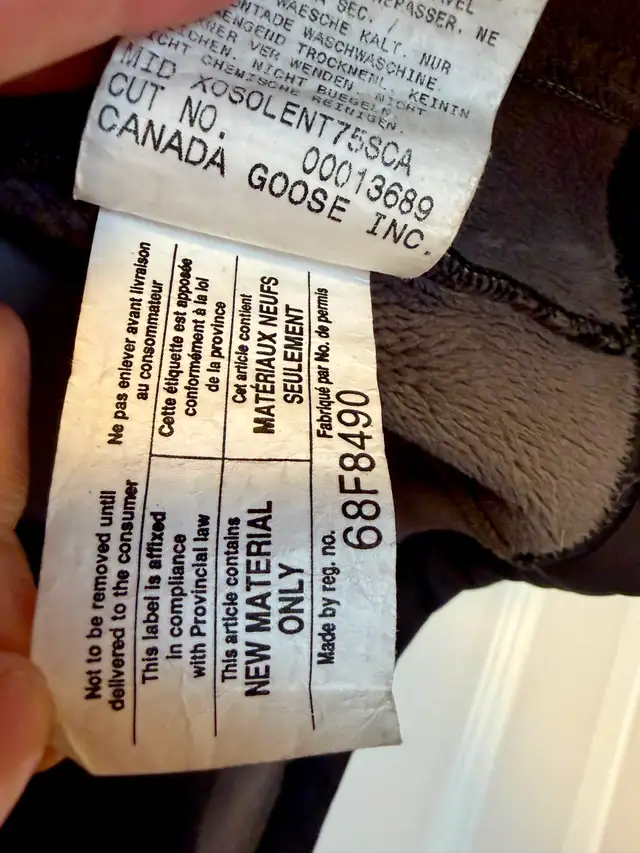 Canada Goose Hybridge Hoody  – Noir – État neuf – Medium - Large in Men's in Laval / North Shore - Image 11