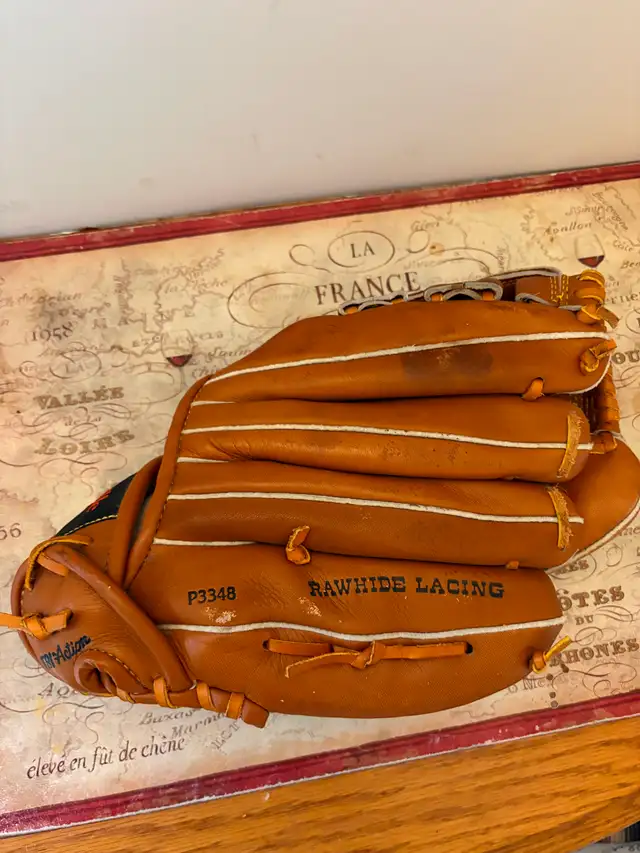 Vintage Louisville Slugger Pedro Guerrero Youth Baseball Glove in Baseball & Softball in London - Image 4