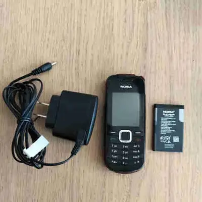 Lightly used. Battery is still good. Charger included. Locked to Rogers. Back cover is missing. Two...