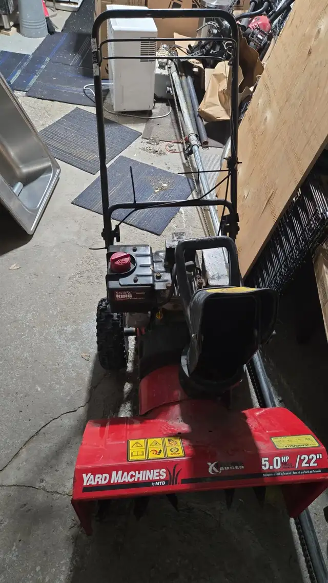 Souffleuse Yard Machines 5HP / 22" in Lawnmowers & Leaf Blowers in Laval / North Shore - Image 4