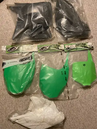 The Black rad shrouds and side number plates fit 2003 - 2007 KX 125/250 two strokes $45 for each pai...