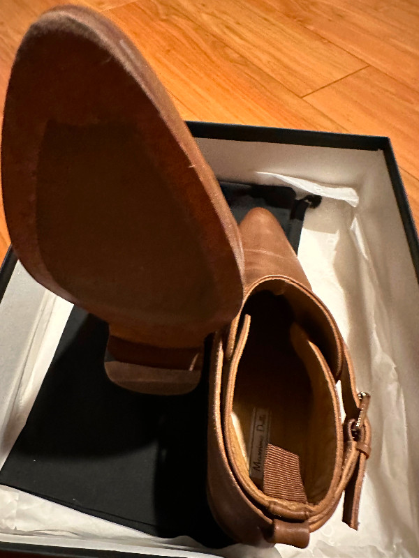 Massimo Dutti mini bottes size 38 femme Tan leather dans Femmes - Chaussures  à Ville de Montréal - Image 4