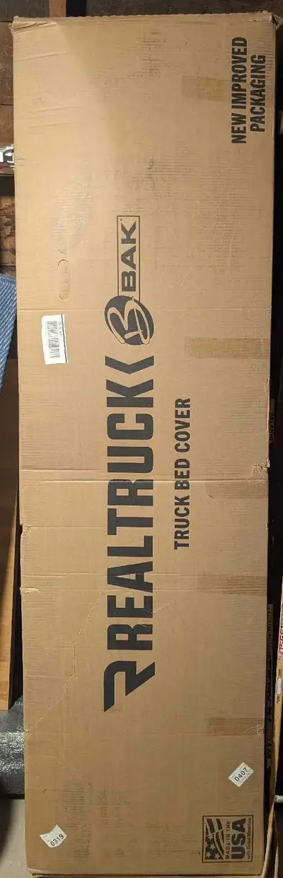 I am selling a brand new RealTruck BakFlip MX4 Tonneau Cover, still in its original packaging. This...