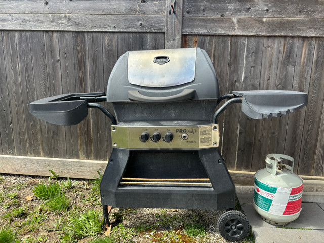 Fiesta Pro-XL BBQ Grill  in Stoves, Ovens & Ranges in Markham / York Region - Image 2