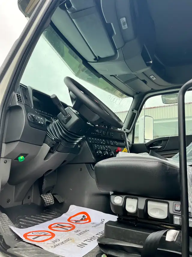 2025 International HX, Heavy Haul!! Cummins, Autoshift, 46's in Heavy Trucks in Saskatoon - Image 7