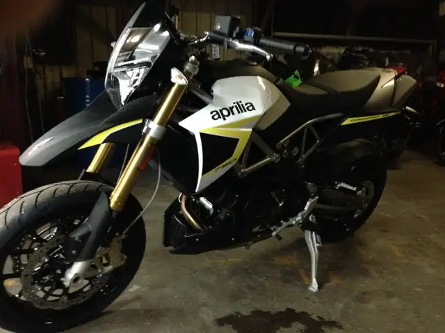 Moto Aprilia 750 in Sport Touring in Saguenay - Image 5