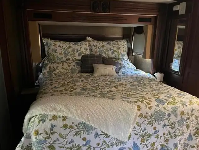 2012 American Revolution 42T – Luxury Diesel Pusher in RVs & Motorhomes in Revelstoke - Image 10