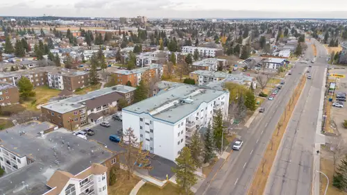 Top Floor 2 bed 2 bath with 1 underground heated car parking Near South Gate Mall Condo apartment av...