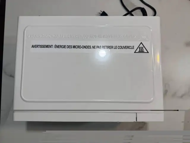 Hamilton Beach 0.7 cu. ft. 700W Compact Microwave – White in Microwaves & Cookers in City of Toronto - Image 5