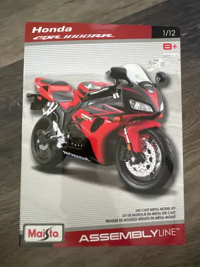 Unopened die cast metal model motorcycle set - Honda CBR 1000RR Perfect condition. Pick up in Cheste...