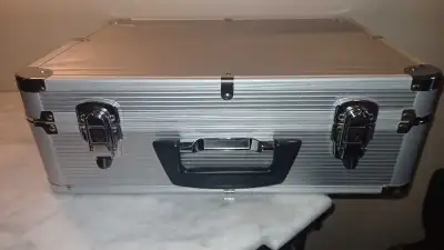 6"x18"x13.5" DORR Silver Aluminum Suitcase LIKE NEW - Firm, View more