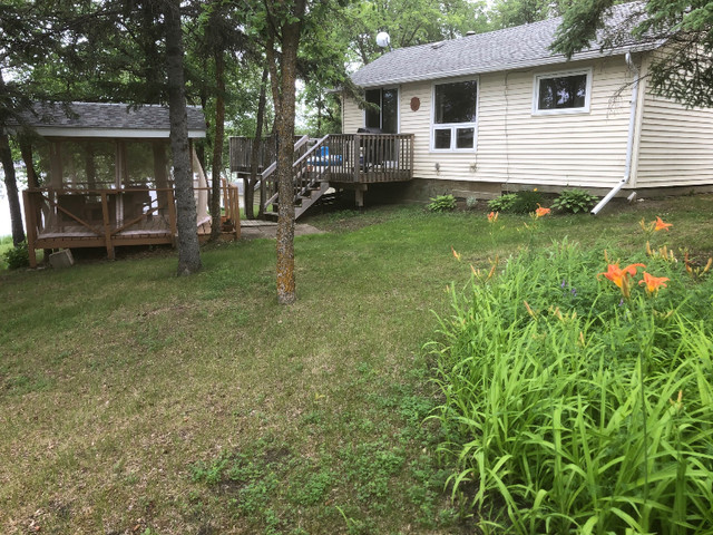 Waterfront cottage for rent on Lee River Lac du Bonnet in Manitoba - Image 4