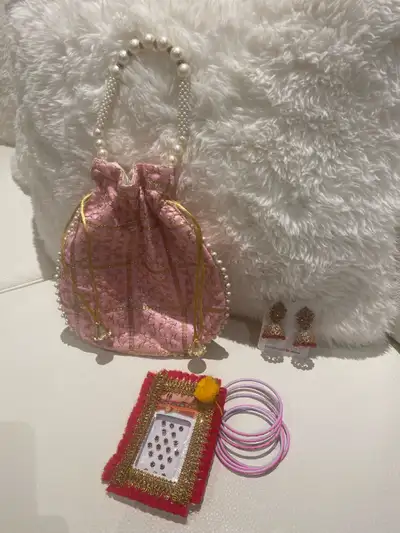 $10 for everything. Cute bag and accessories. ******* PICK UP downtown Oakville OR Mississauga - Mav...