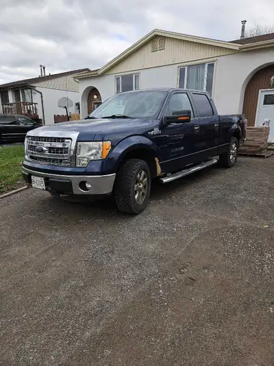 Crew cab with 6.5' box. 6 seater. Has Ford Sync bluetooth, usb, aux, dvd and radio. Power drivers se...