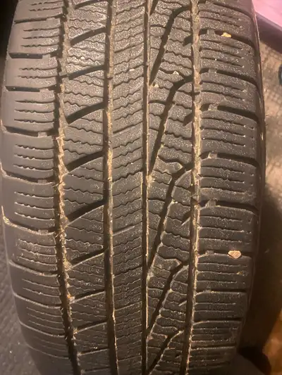 Selling full set Goodyear tires all seasonal No damage or patch 90% left tred Firm $500