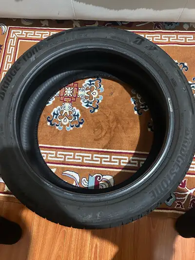 1 Bridgestone Turanza LS 100 MOE Run Flat tire for sale. Just used for few days, bought as a spare a...