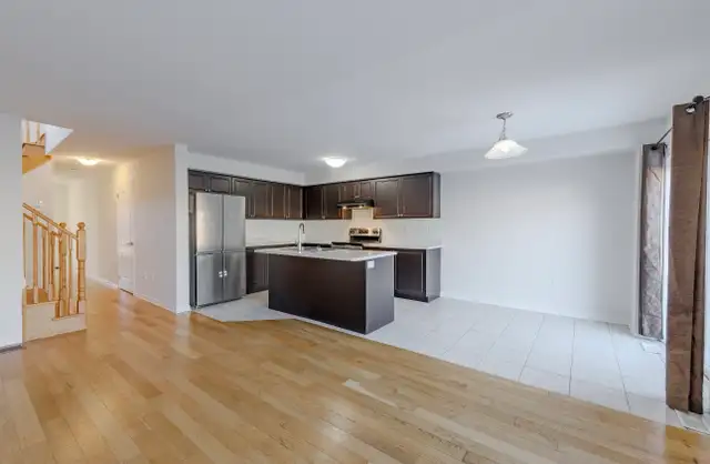 END-UNIT Townhouse for Rent