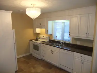 Looking to rent my 2 bedroom apartment to quiet tenant. The apartment is located downtown Dieppe nea...