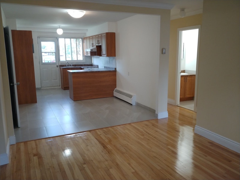 Grand 4 1/2 rénové à louer Brossard Libre immédiatement Locations