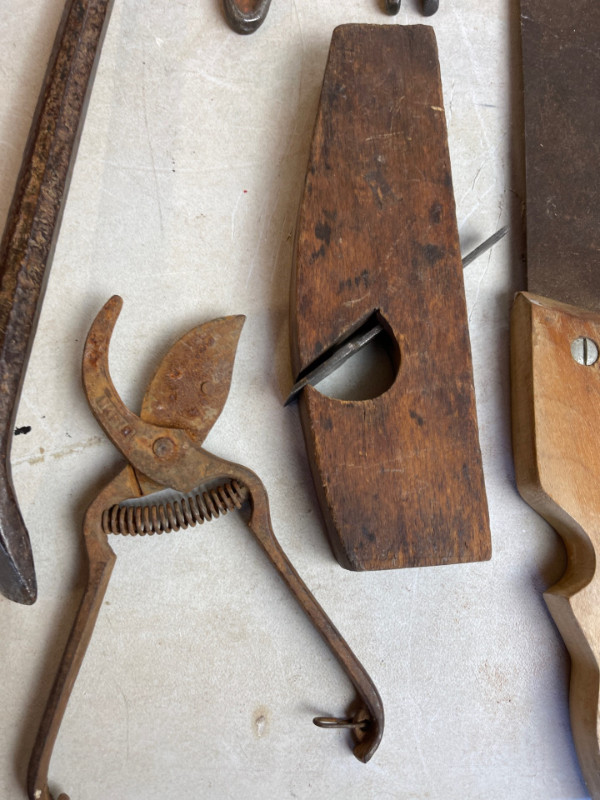ASSORTED VINTAGE TOOLS FOR YOUR COLLECTION #V 1358 in Arts & Collectibles in Strathcona County - Image 4