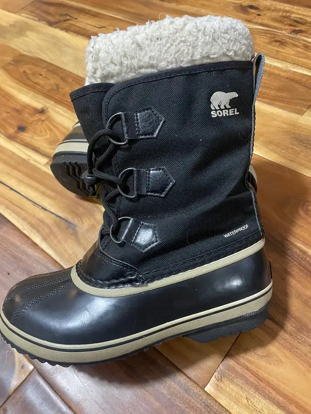 Girls Youth Sorel Winter Boots in Kids & Youth in St. Albert - Image 3