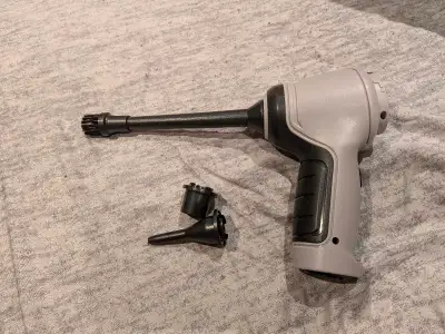 This computer dual duster/vacuum is in new condition, ready to keep your workspace or car spotless....