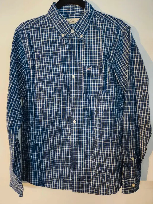 Mens Hollister button down long sleeve (small) in Men's in Hamilton