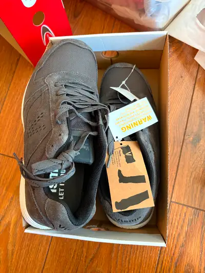 new safety shoes steel plaet for men size 8 new call 514 9928954