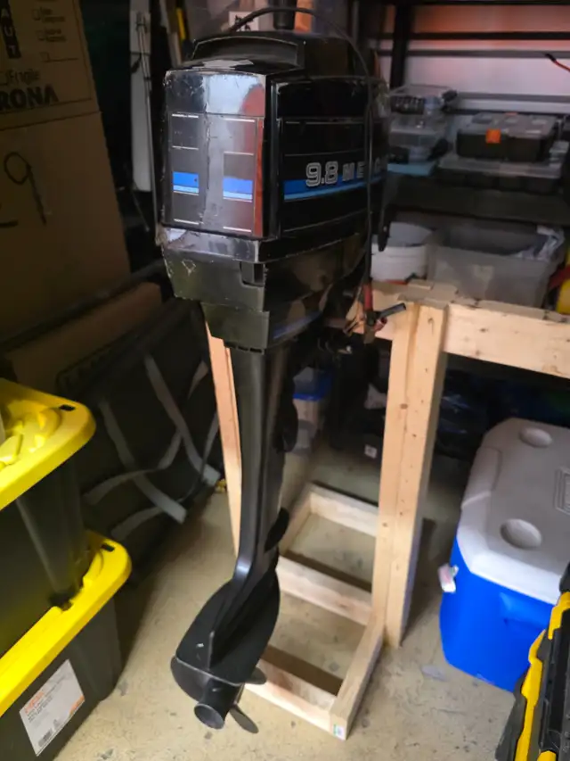 9.9 Mercury outboard electric start 1980s in Powerboats & Motorboats in City of Toronto - Image 2