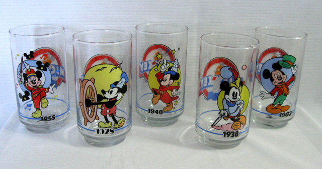 AU CHOIX VERRE 1988 DISNEY/SUNOCO  60e ANNIVERSAIRE  YOUR CHOICE in Arts & Collectibles in West Island