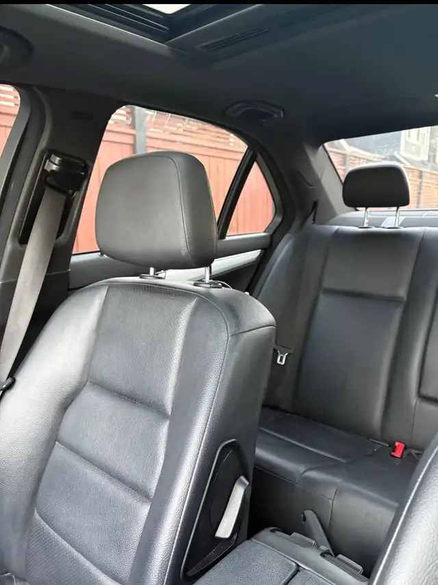 2009 mercedes benz  in Cars & Trucks in Calgary - Image 8