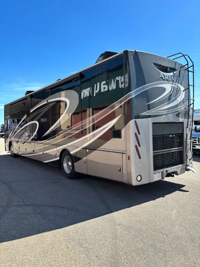 Class A Diesel Bunks in RVs & Motorhomes in Fort McMurray - Image 3