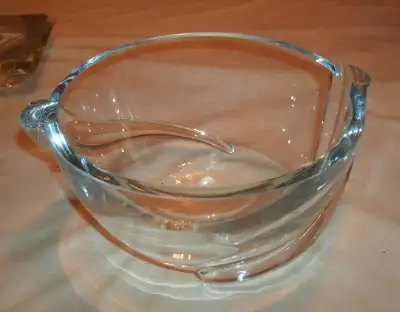 This beautiful clear bowl will stand the test of time. It is many years old. It is 8" in diameter at...